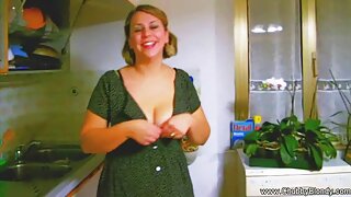 Fransk blondine i rød gamle sexfilm læbestift